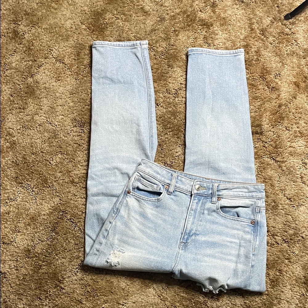 American Eagle Light Wash Ripped Straight Leg Jean Size 2